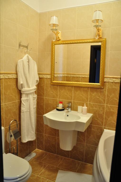 אודסה Queen Valery Hotel מראה חיצוני תמונה