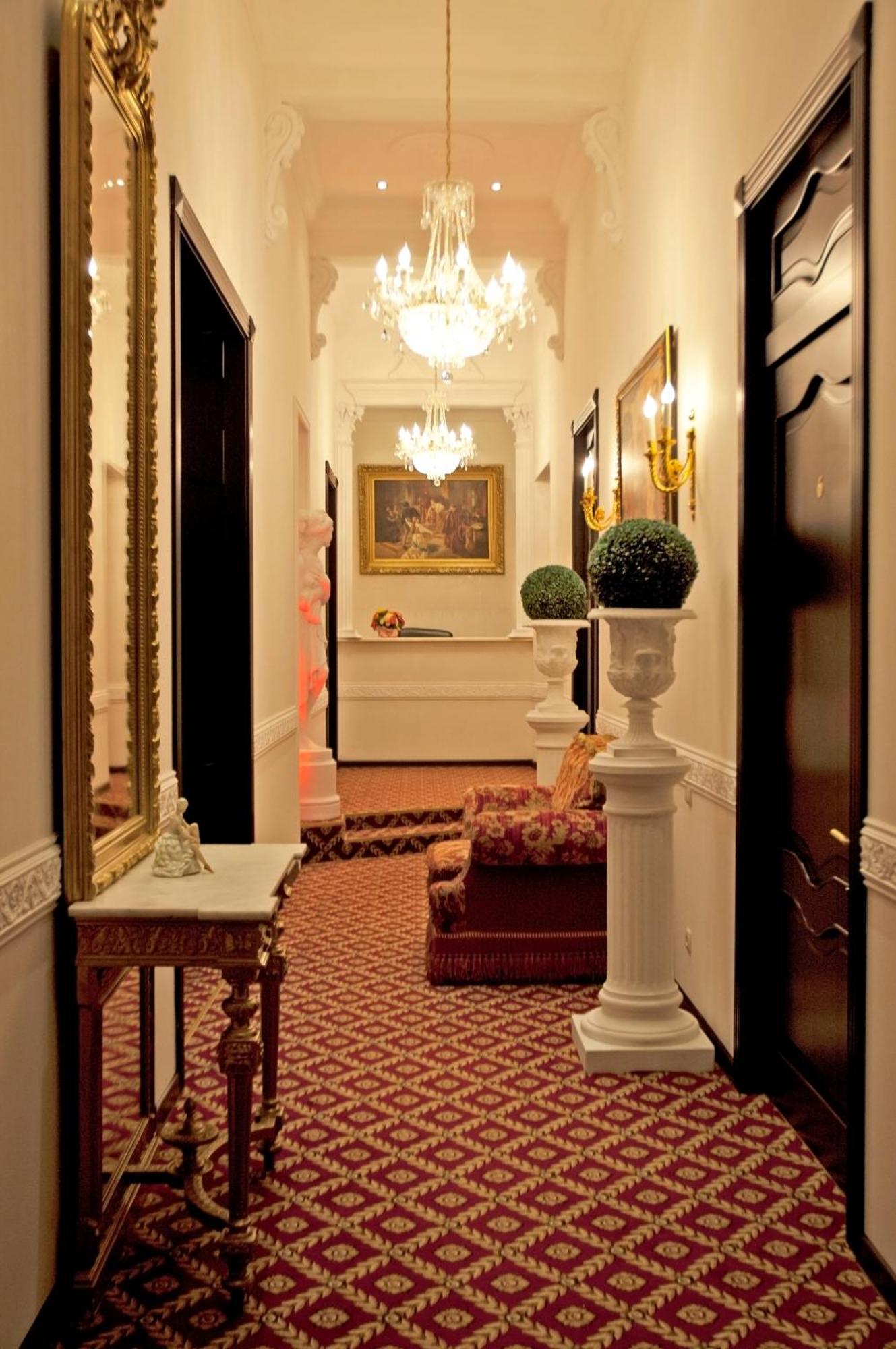 אודסה Queen Valery Hotel מראה חיצוני תמונה