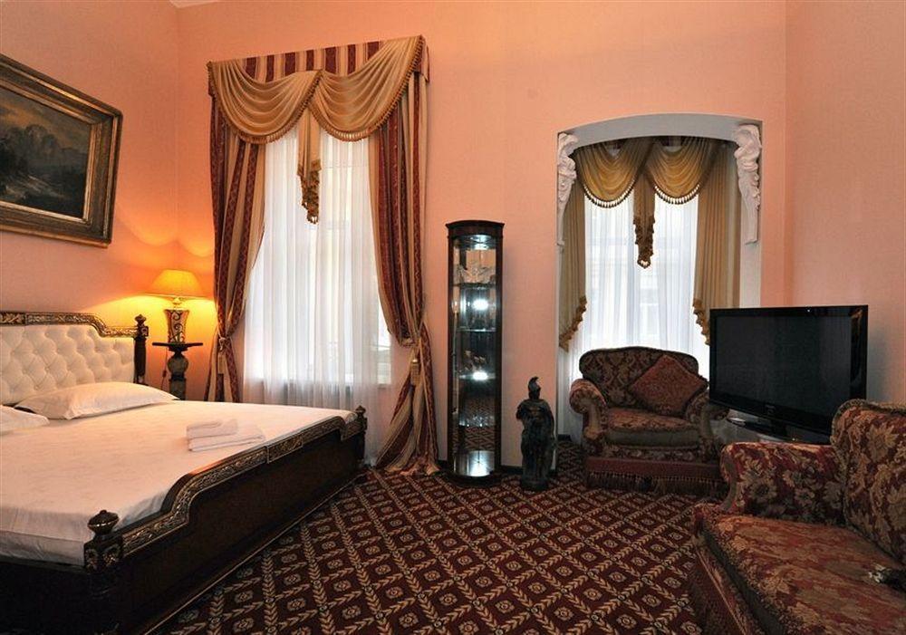 אודסה Queen Valery Hotel מראה חיצוני תמונה
