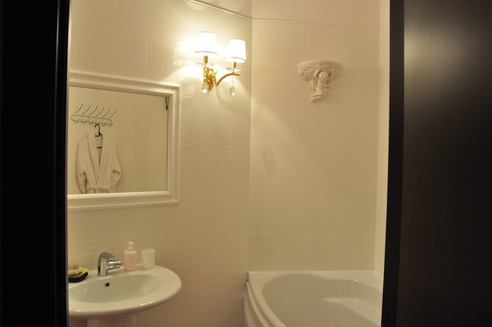 אודסה Queen Valery Hotel מראה חיצוני תמונה