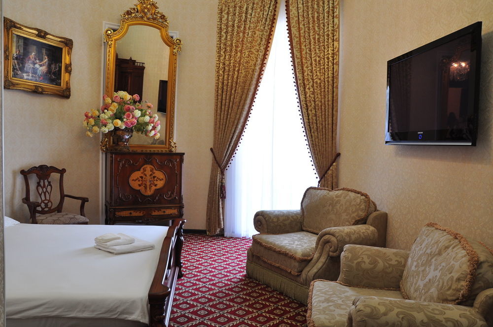 אודסה Queen Valery Hotel מראה חיצוני תמונה