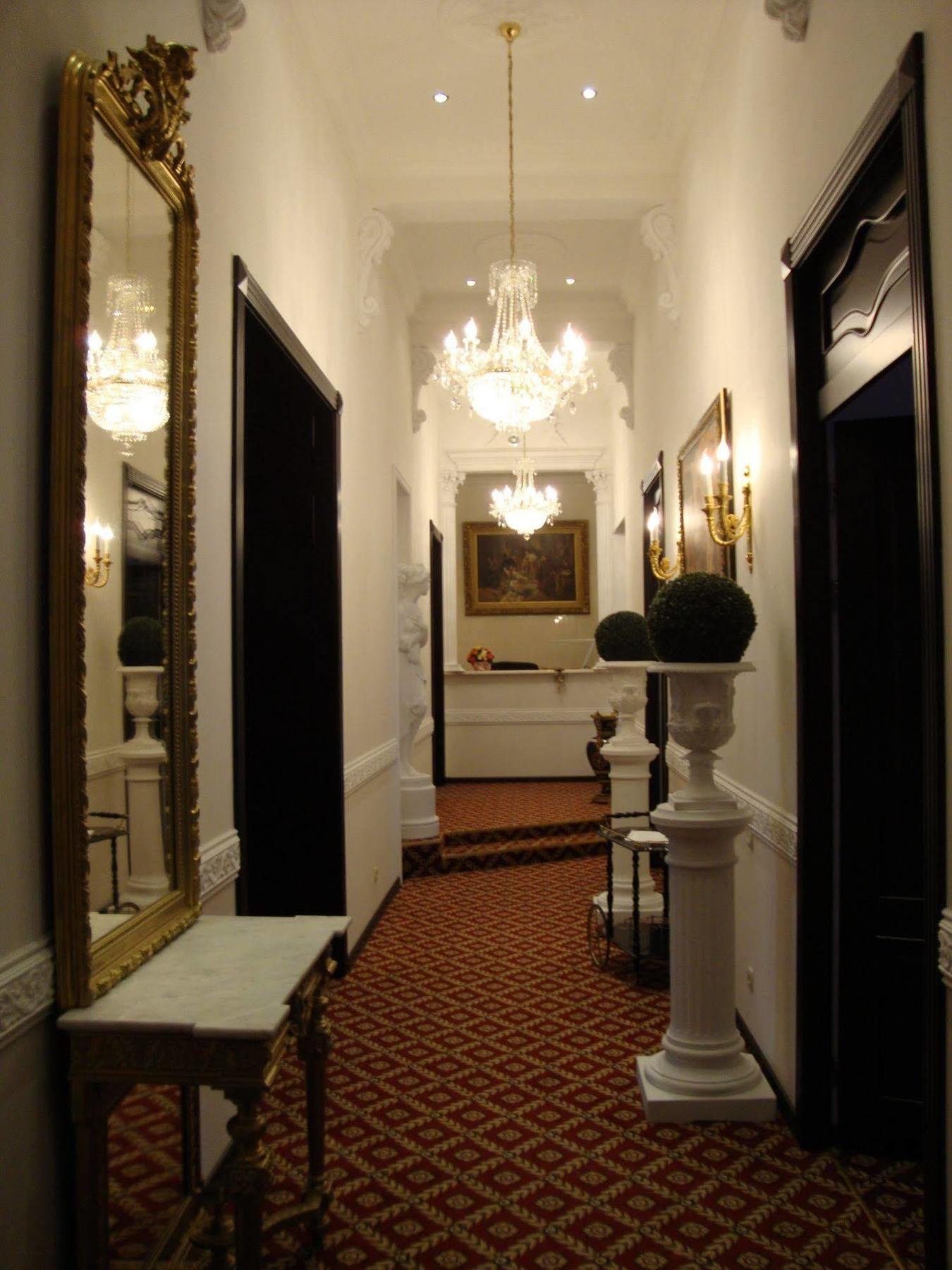 אודסה Queen Valery Hotel מראה חיצוני תמונה