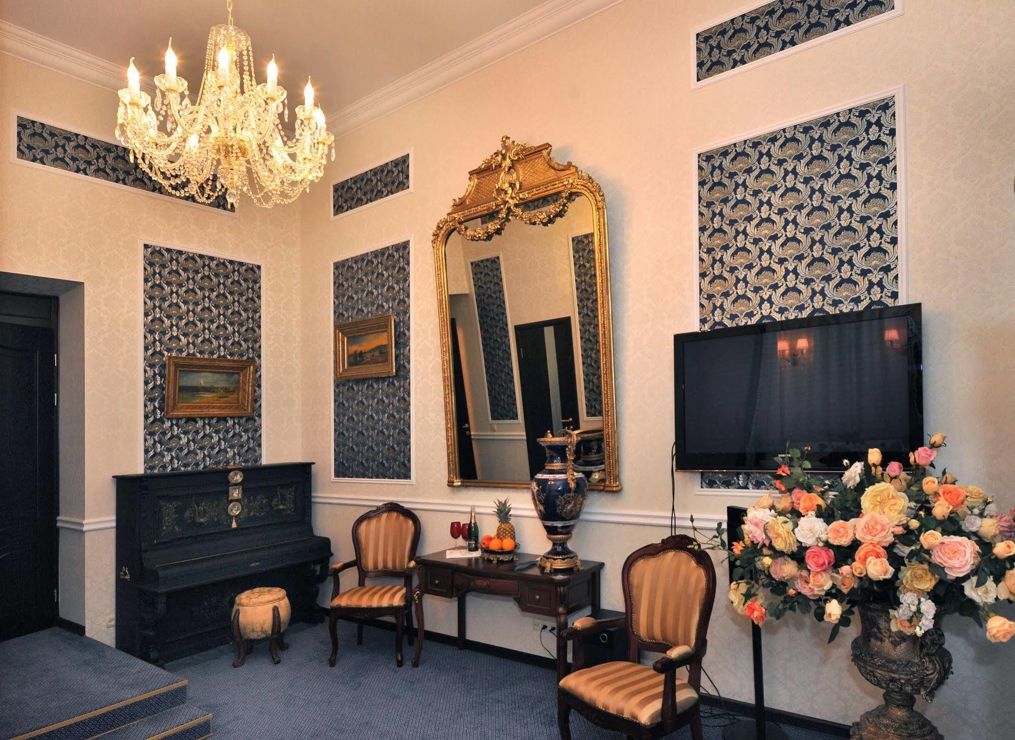 אודסה Queen Valery Hotel מראה חיצוני תמונה