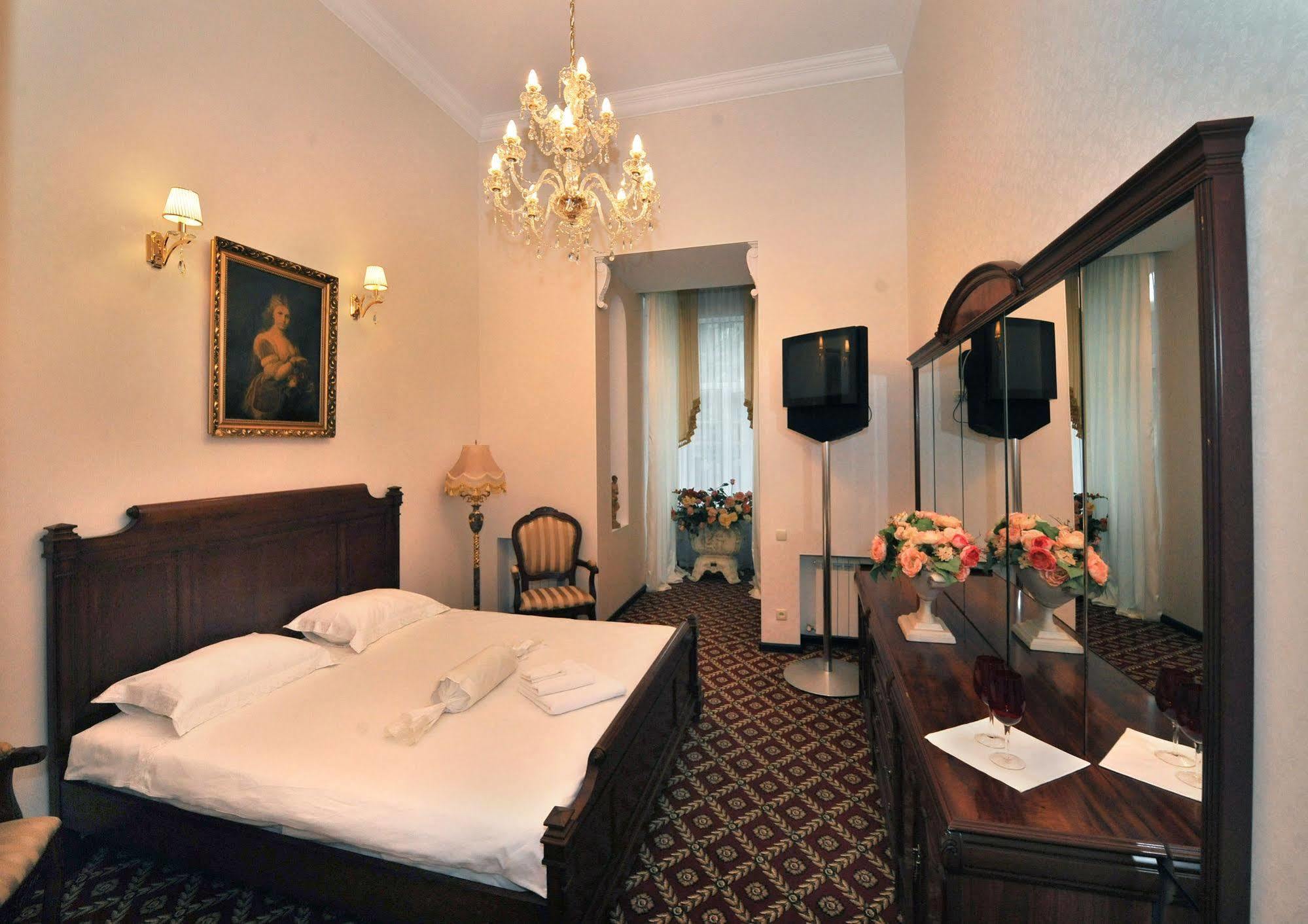 אודסה Queen Valery Hotel מראה חיצוני תמונה