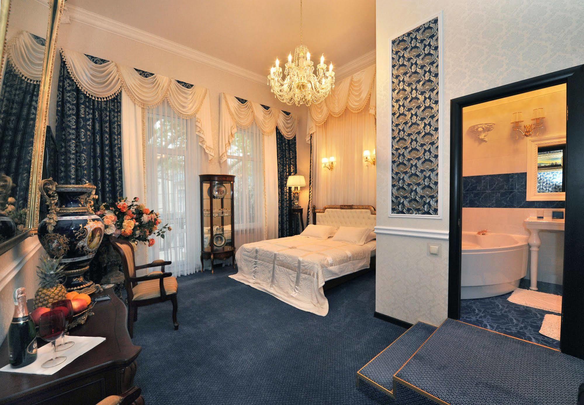אודסה Queen Valery Hotel מראה חיצוני תמונה