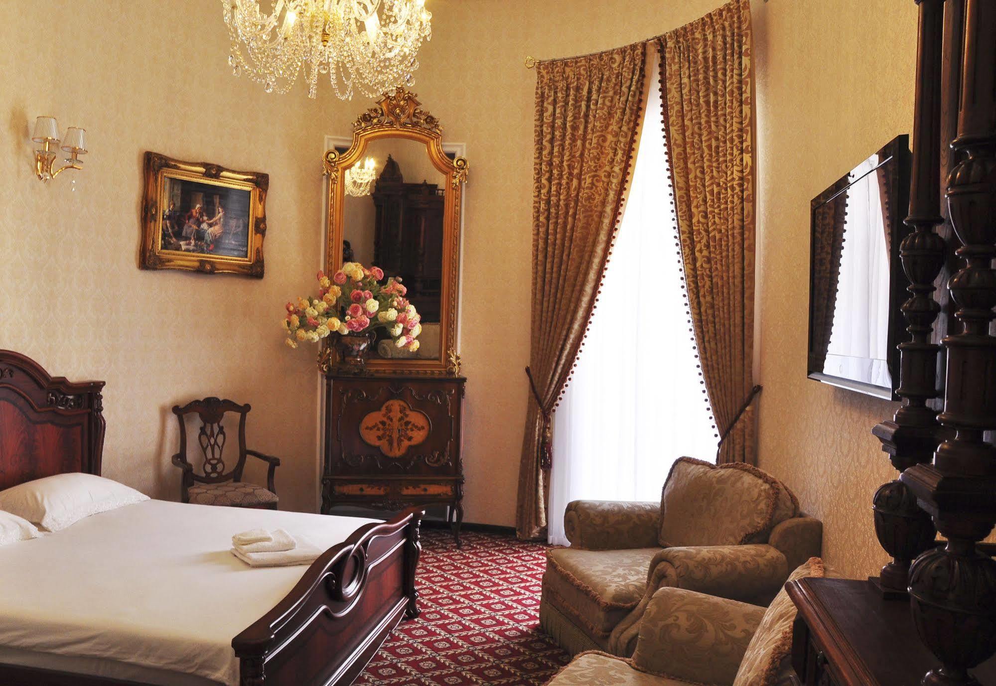 אודסה Queen Valery Hotel מראה חיצוני תמונה