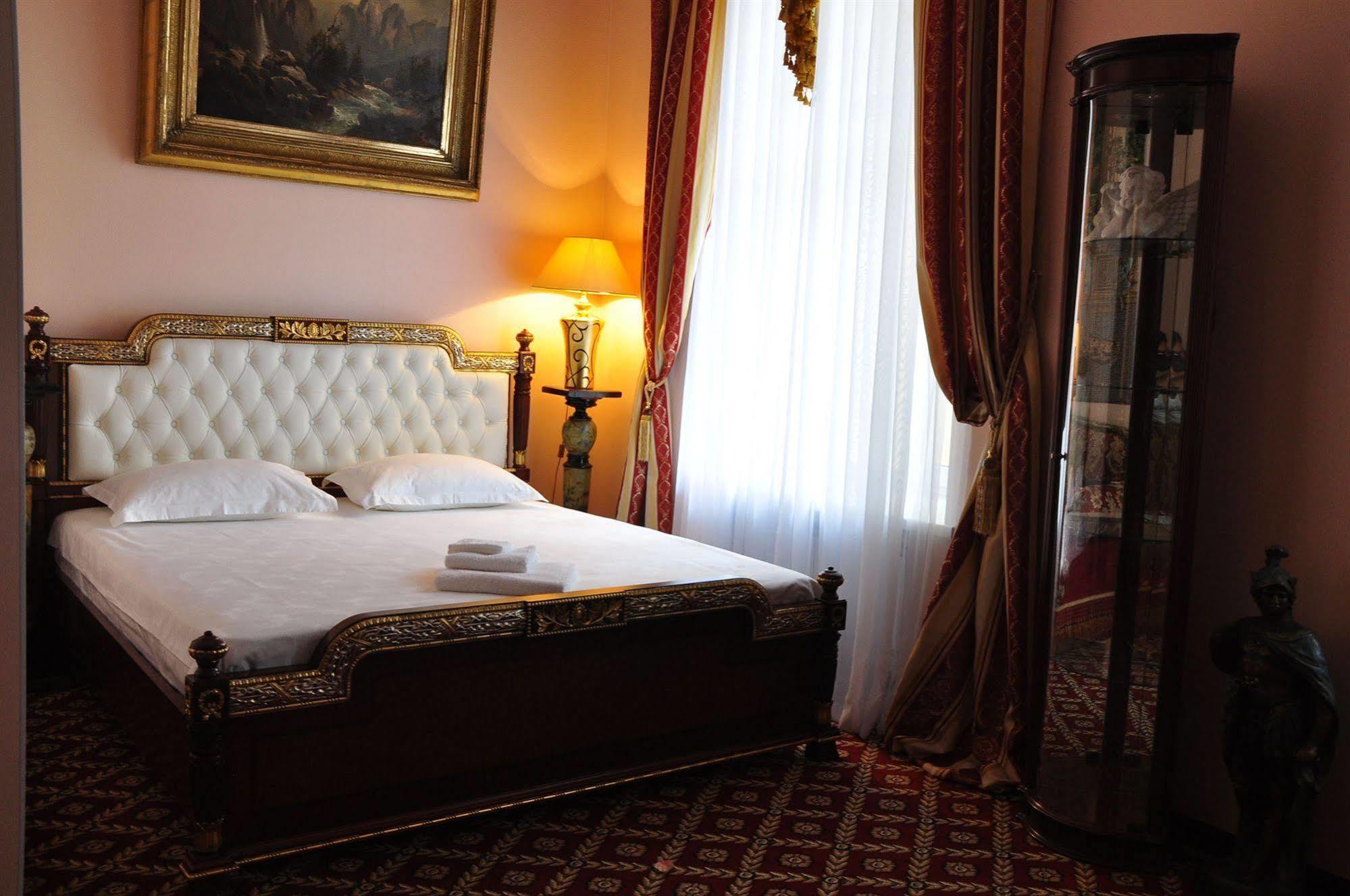 אודסה Queen Valery Hotel מראה חיצוני תמונה
