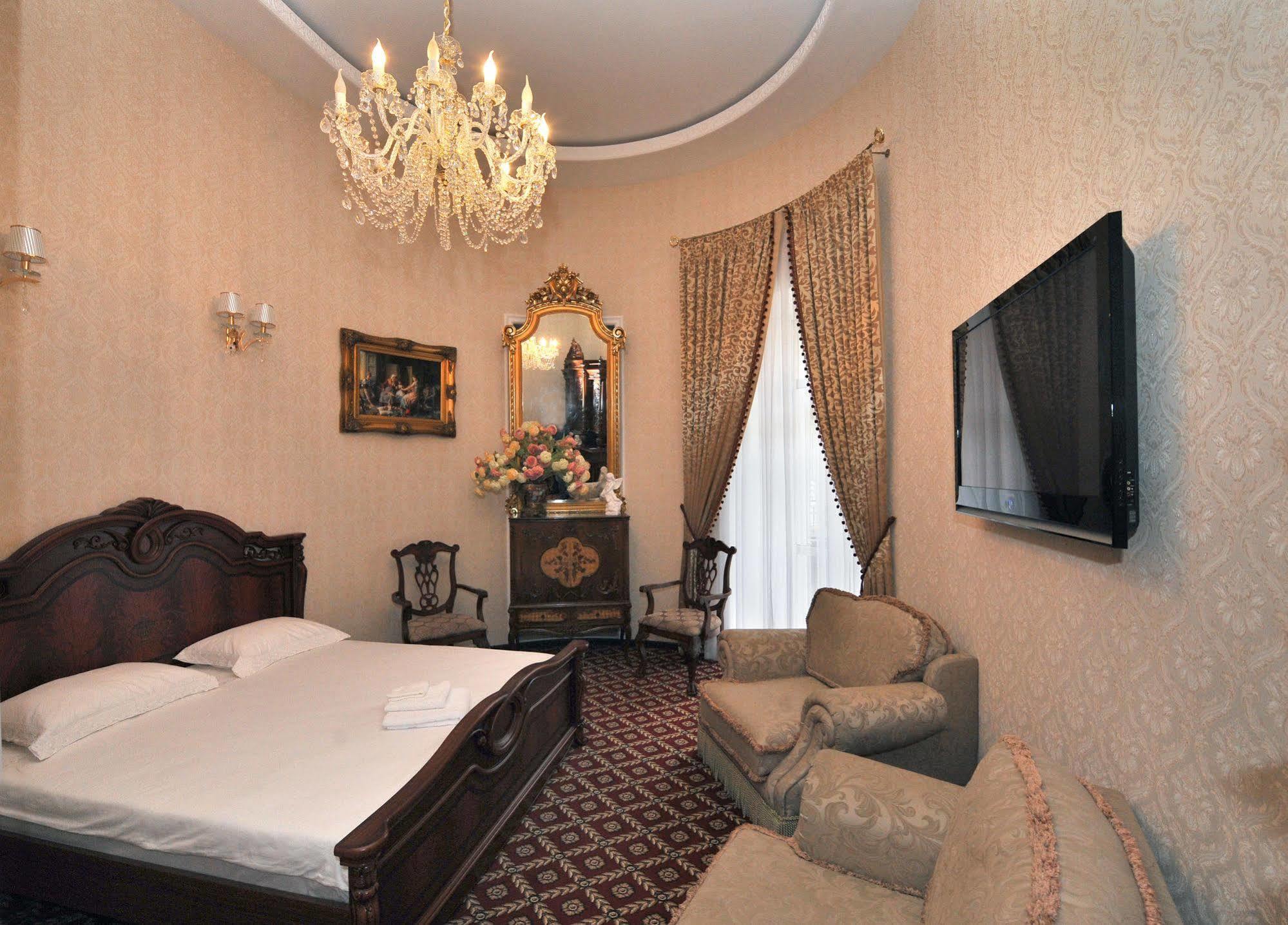 אודסה Queen Valery Hotel מראה חיצוני תמונה