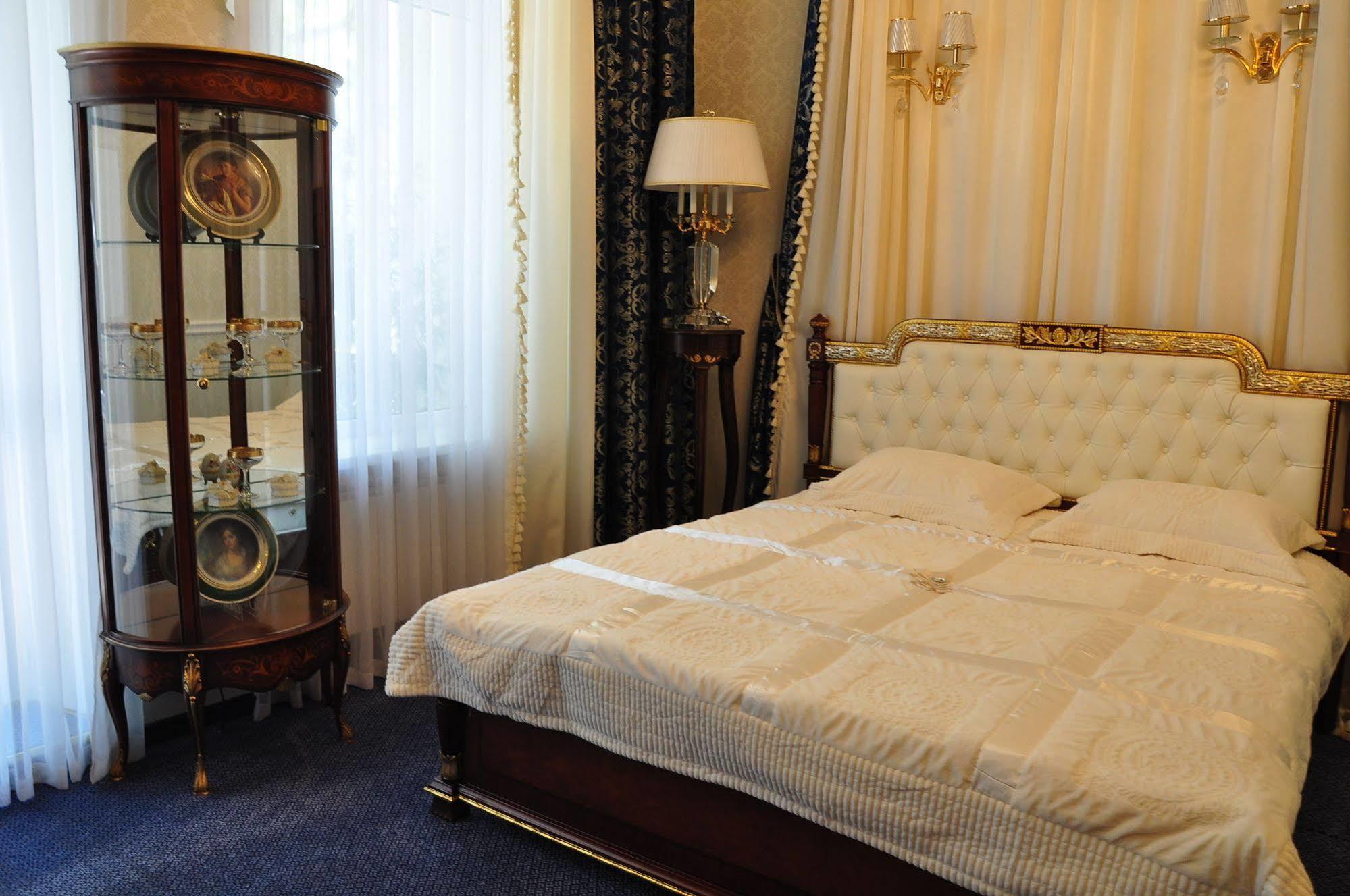 אודסה Queen Valery Hotel מראה חיצוני תמונה