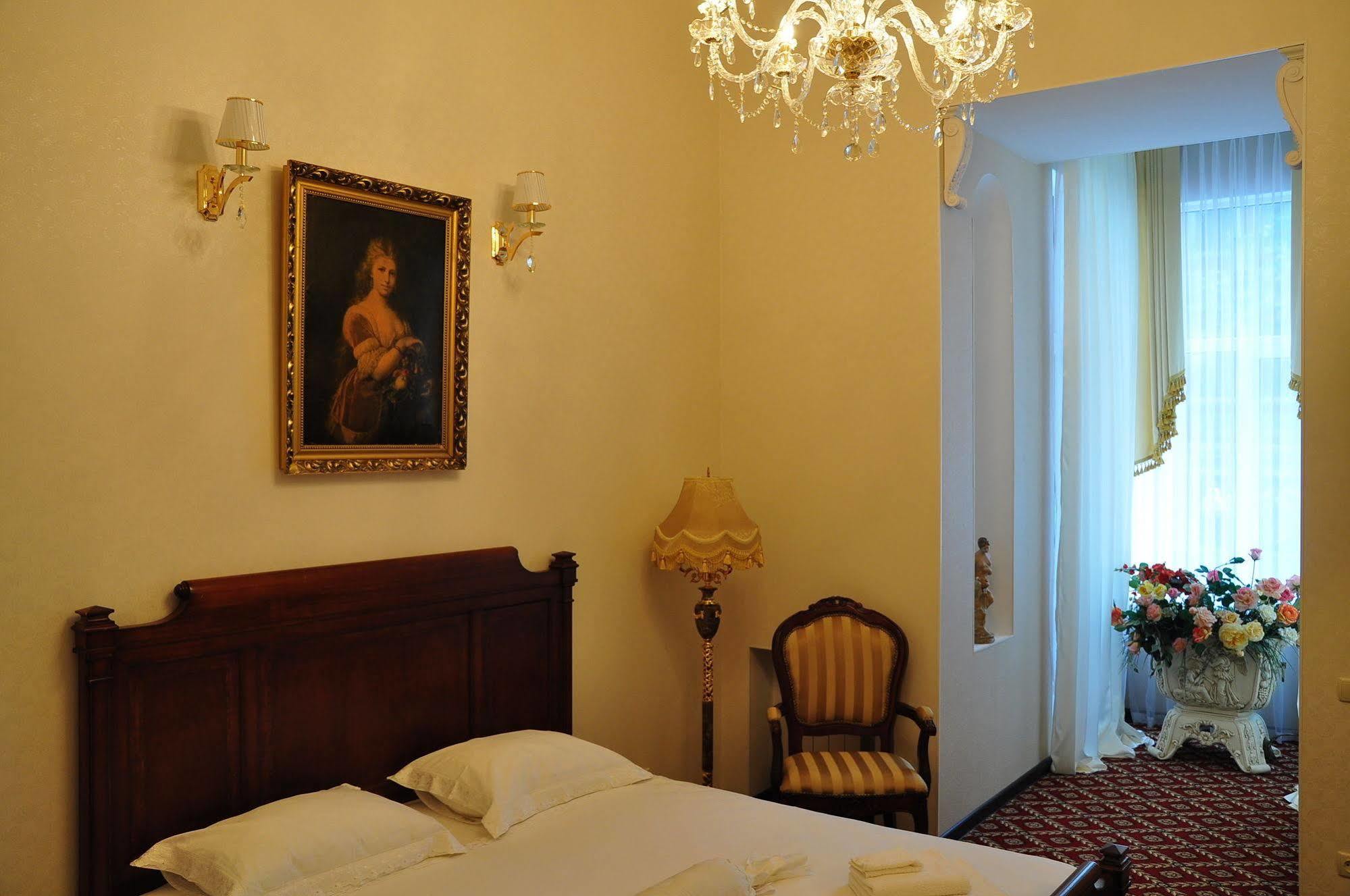 אודסה Queen Valery Hotel מראה חיצוני תמונה